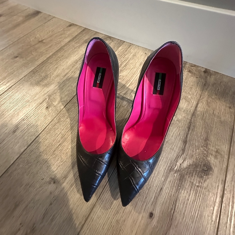 Black Pointed Leather Heels with Pink Insole - Women